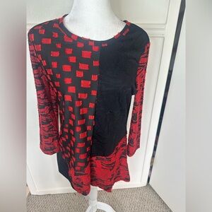 Calesaa Red and Black Relaxed Graphic Top size M